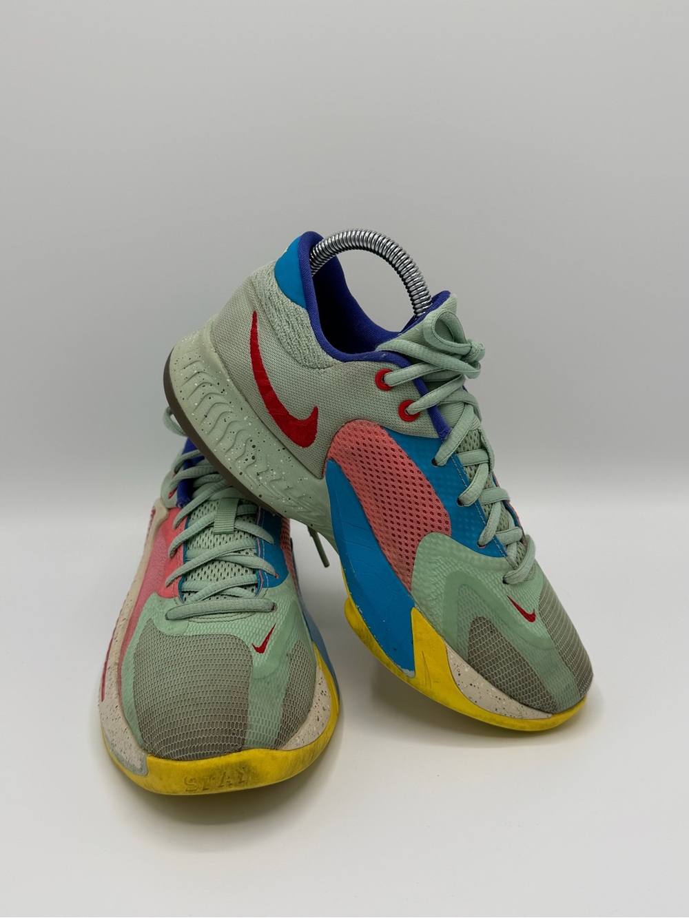 Nike Freak Unisex Kids Low Top Mesh Basketball Sneakers Colorblock US 5.5Y